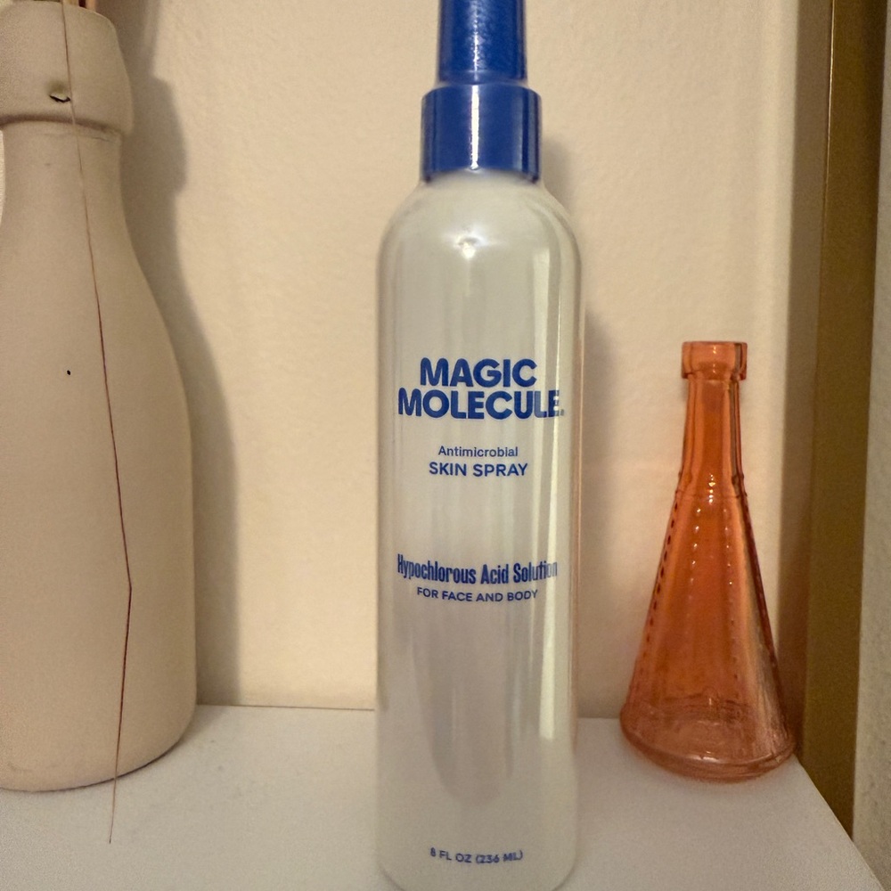 Antimicrobial Skin Spray - White and Blue